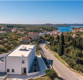 4 Bedroom Villa with Pool near Milna, Brac Island Sleeps 8 